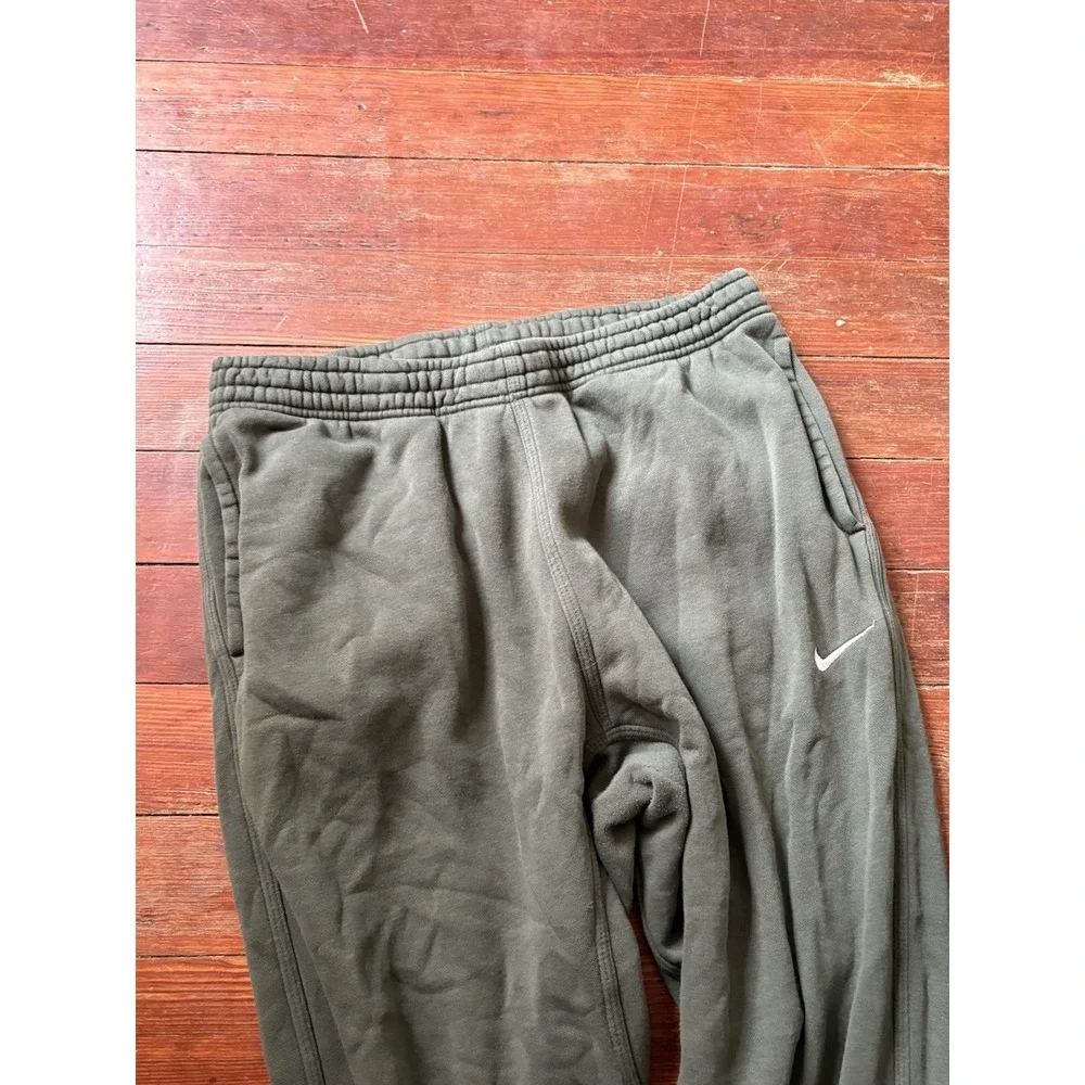 Nike solo swoosh
